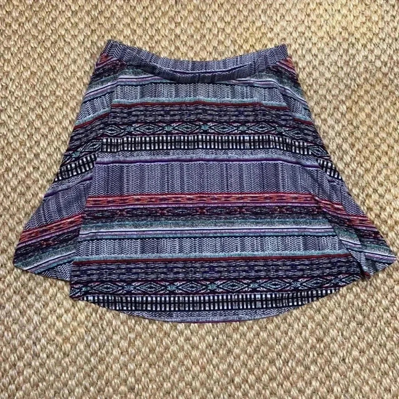 Mossimo mini skirt, swing style, size M - Picture 3 of 7